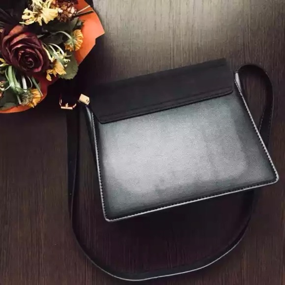 πHPπ π VERONA O Ring Chain Buckle Bag - Picture 5 of 8